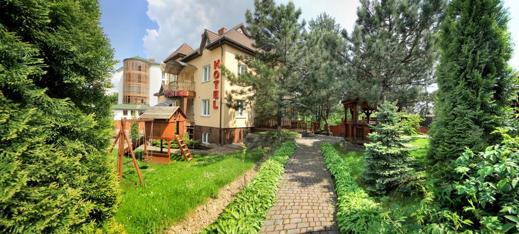 Red Stone Hotel Truskavets Luaran gambar